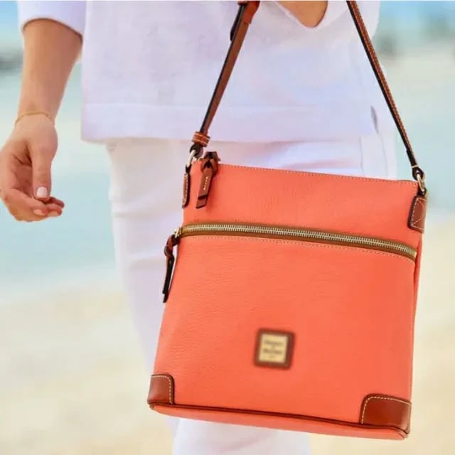 💥 Pebble Grain Crossbody