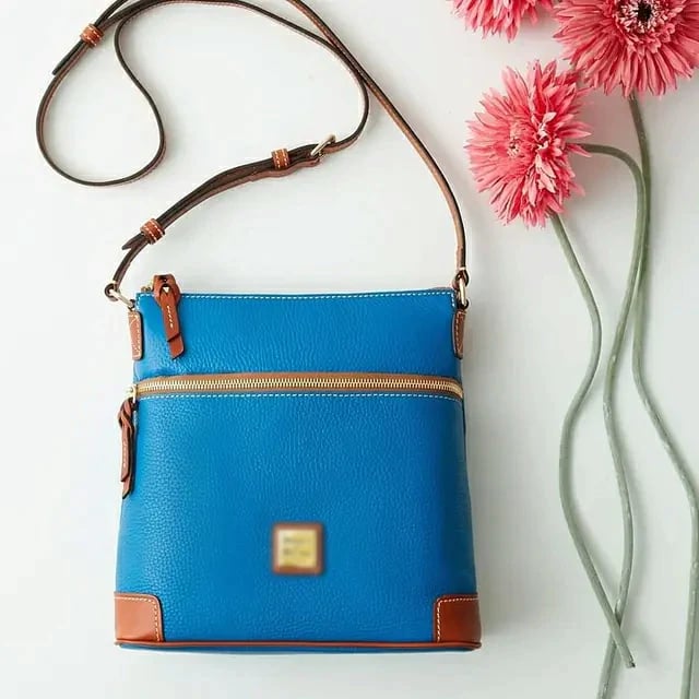 💥 Pebble Grain Crossbody
